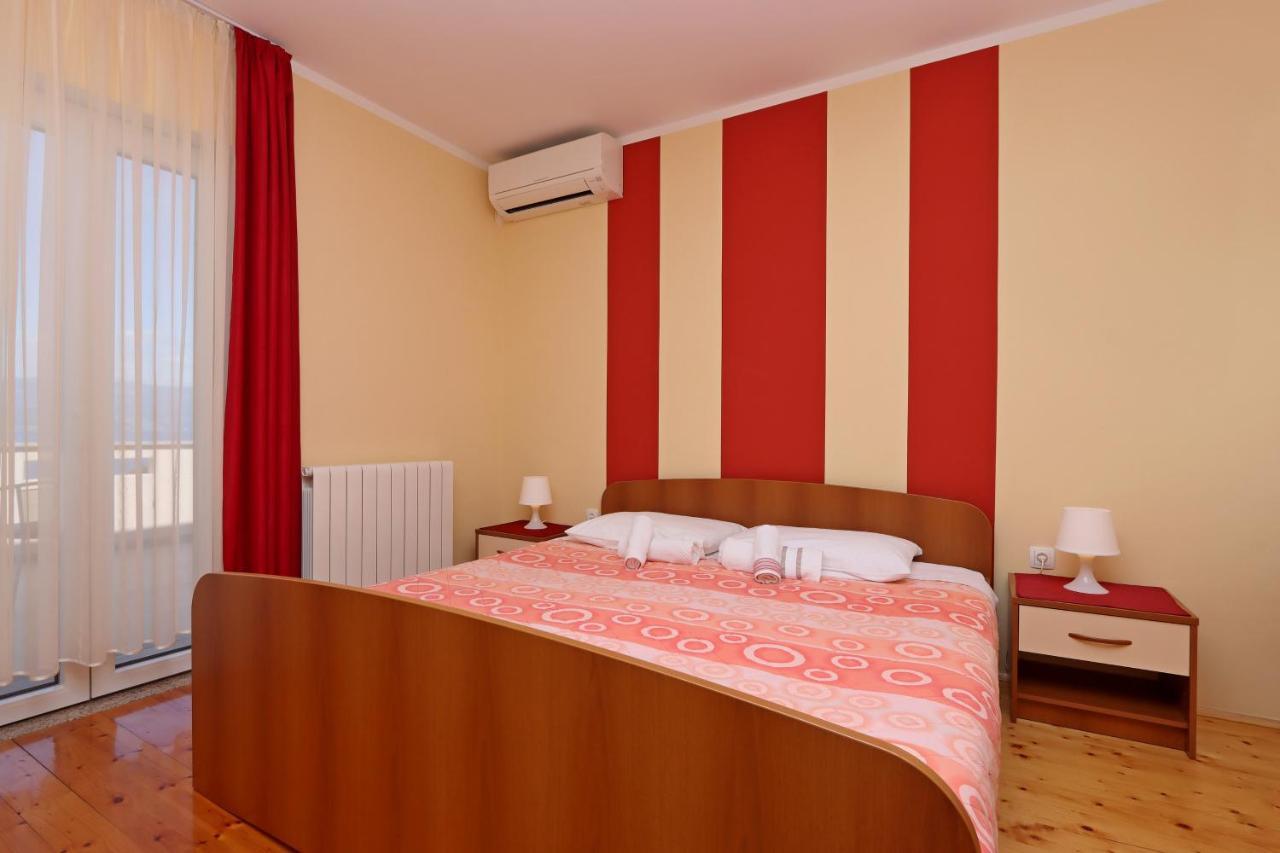 Apartments And Rooms With Parking Space Vrbnik, Krk - 5299 Zewnętrze zdjęcie
