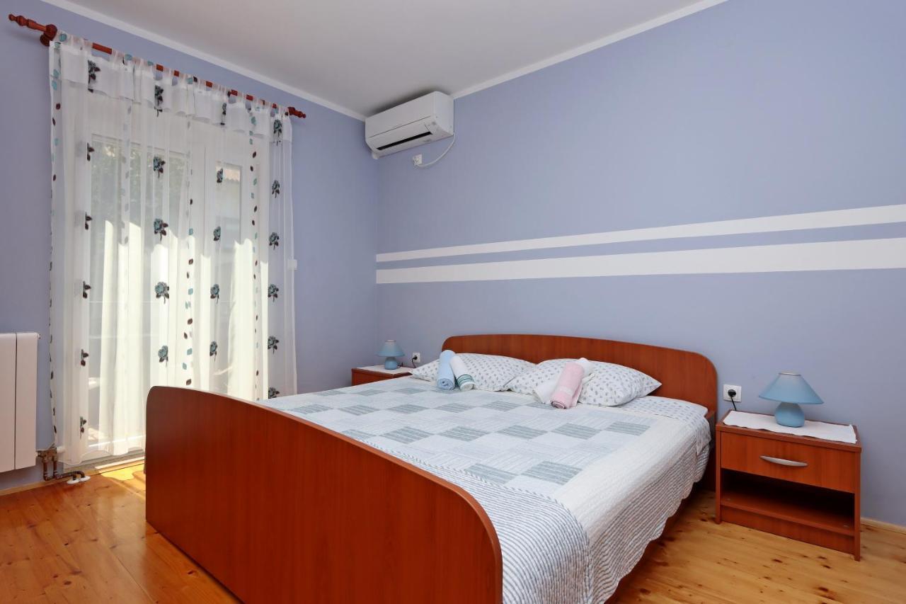 Apartments And Rooms With Parking Space Vrbnik, Krk - 5299 Zewnętrze zdjęcie