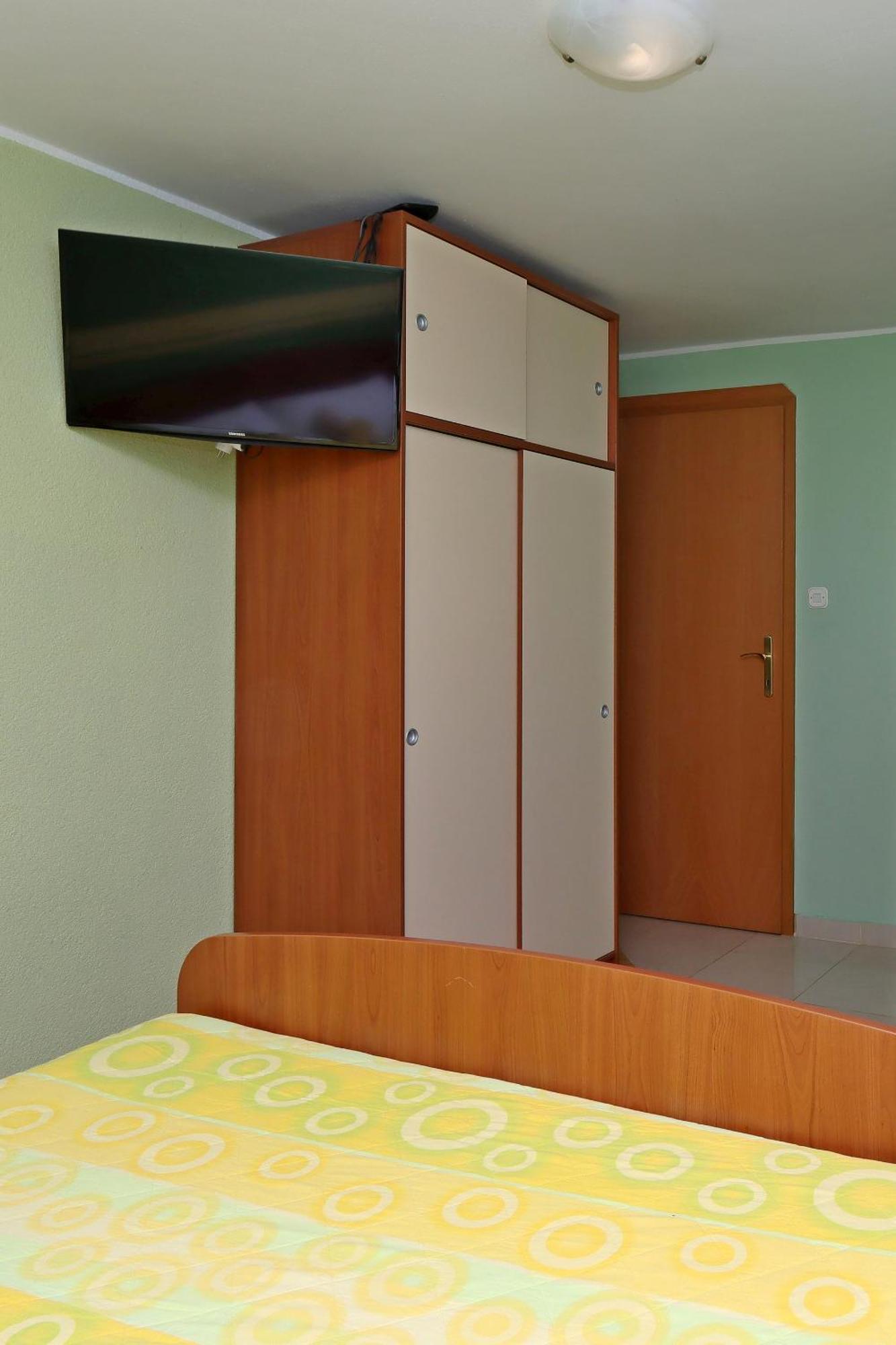 Apartments And Rooms With Parking Space Vrbnik, Krk - 5299 Pokój zdjęcie